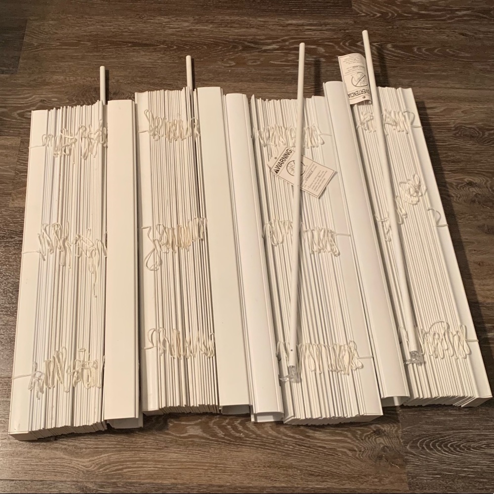 Faux wood blinds 23 3/8 x 44